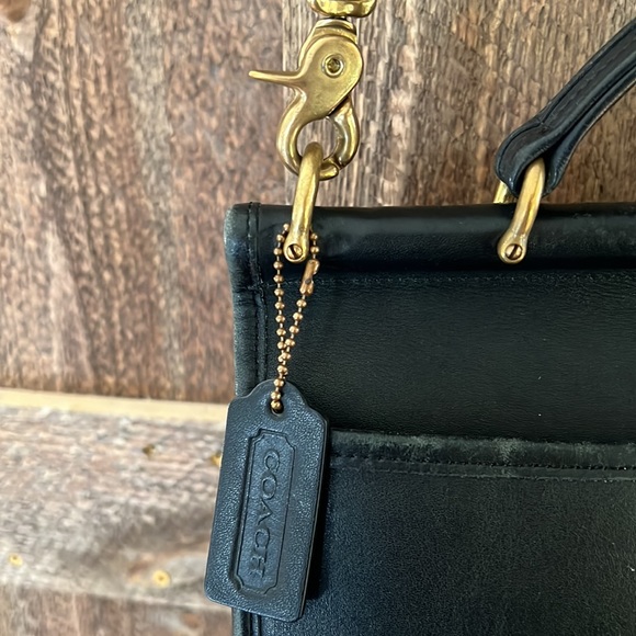 Vintage coach crossbody. - Picture 9 of 13
